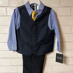 Boys 4-piece suit (shirts, vest, pants, tie) Size 3T